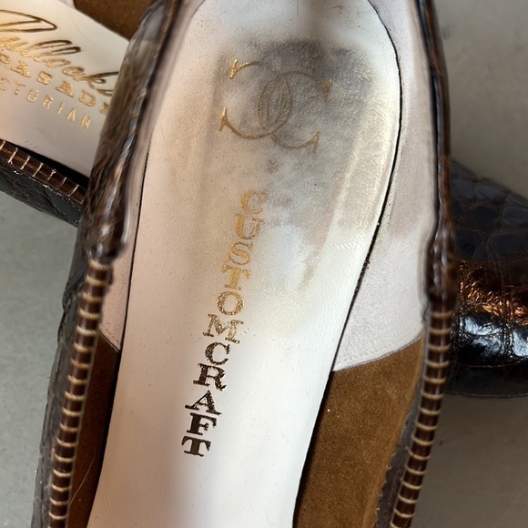 VINTAGE Elegant Brown Embossed Custom Heels, Size 8.5 AA - Picture 6 of 10